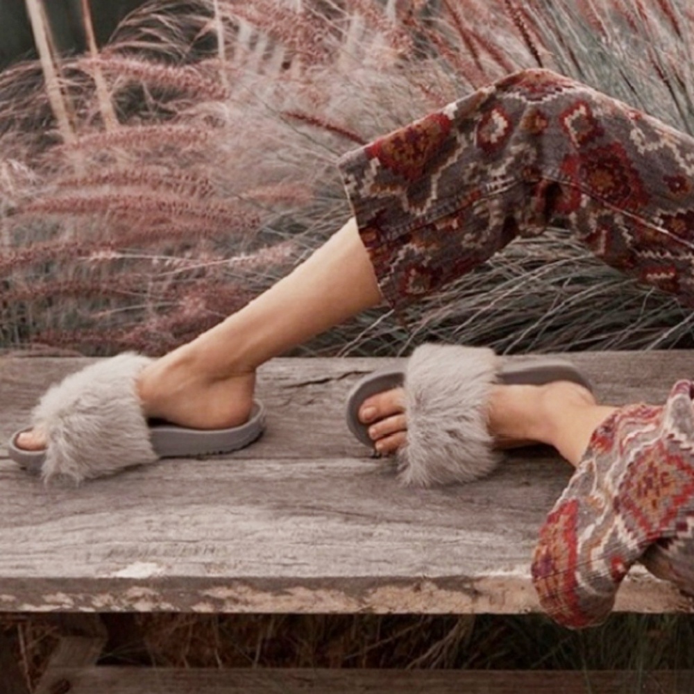 UGG Royale Slide Sandals